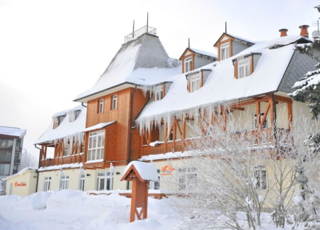 CROCUS HOTEL